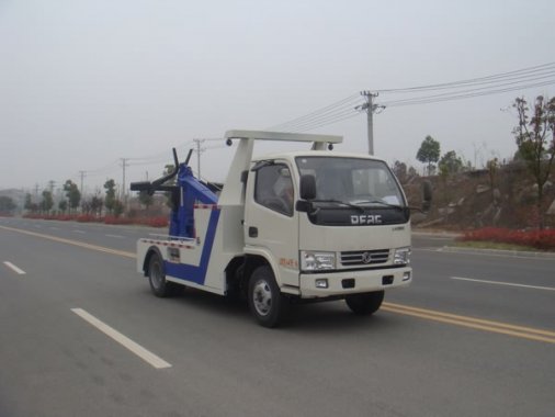 国五东风小多利卡一拖一清障车（蓝牌）