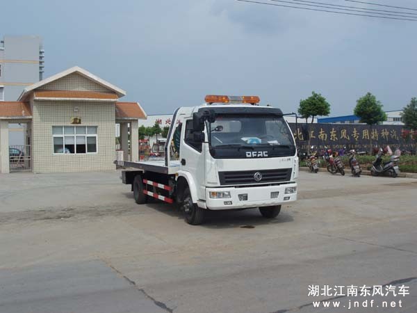 东风多利卡加长型平板一拖二型清障车