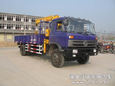 东风EQ1120随车起重运输车