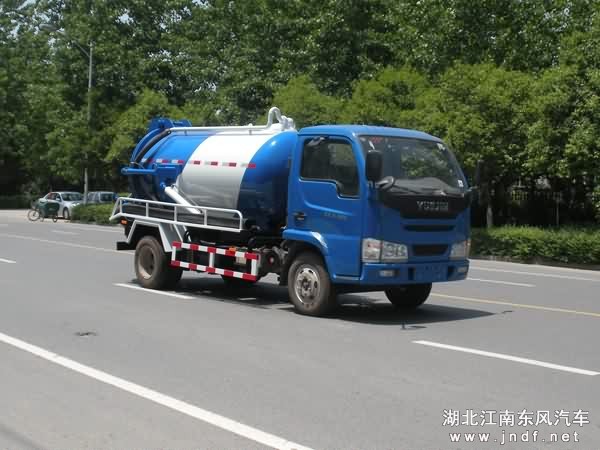 跃进吸污车