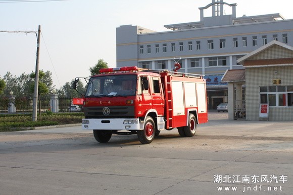 东风145泡沫消防车(5吨)