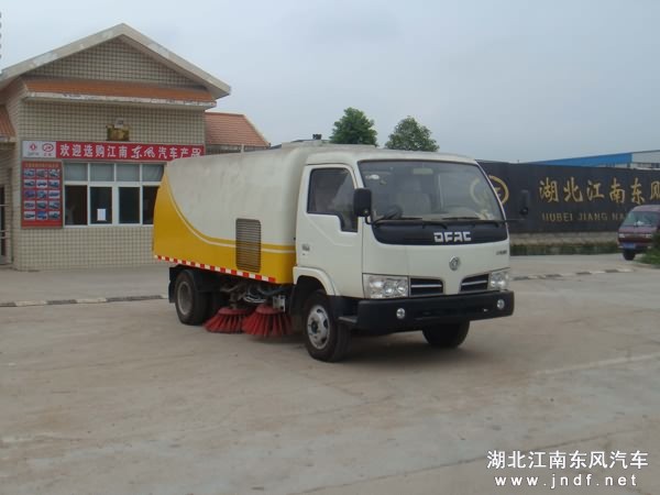 东风金霸扫路车