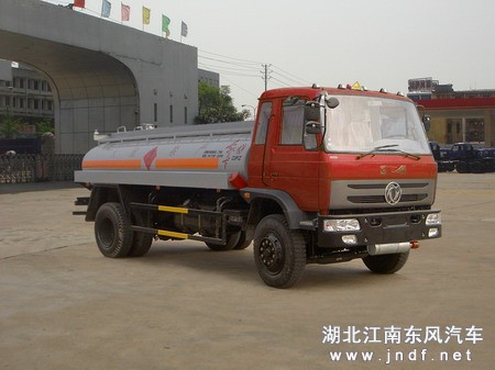 东风EQ1080加油车