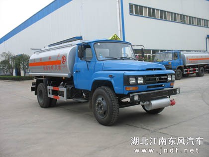 东风140/47尖头运油车